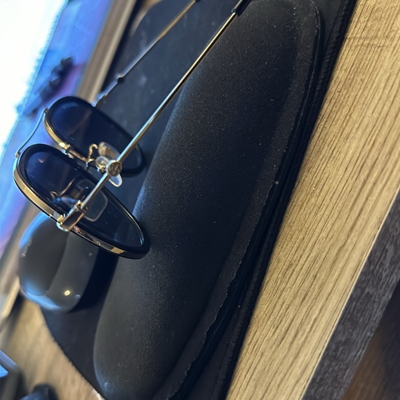 Gucci Female Sunglasses - Picture 7 of 7